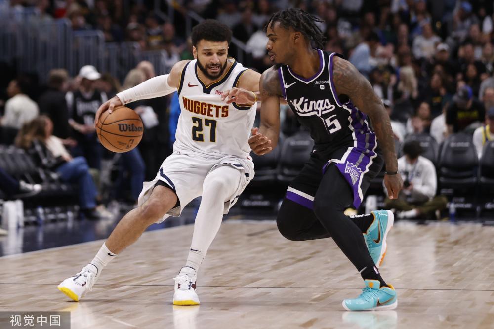 着成千上万 着成千上万